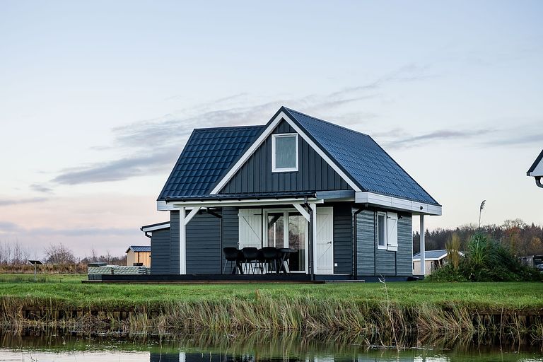 Detached vacation home with veranda - 1