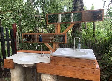 Yourte colorée dans un camping écologique à Groningue - 32