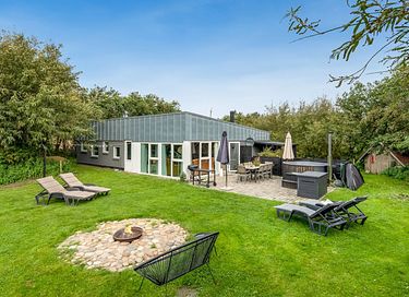 Groepsaccommodatie met zwembad en tuin   