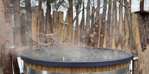 tiny house dans les bois avec bain à remous - 2