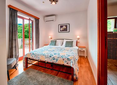 Villa met zoutwaterzwembad en zeezicht - 13