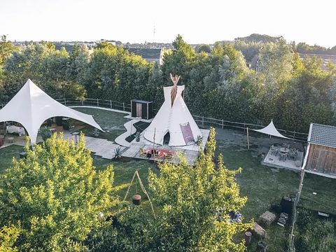 Slapen in een romantische tipi met hottub - 4