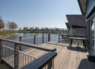 Luxury waterfront holiday home with sauna - 23