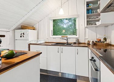 Vakantiehuis omgeven door groen met terras - 20