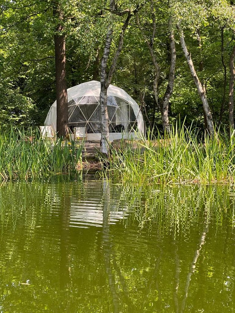 Schönes Kuppelzelt in der Natur und am Wasser - 1