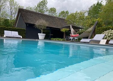 Luxuriöse Familienunterkunft mit Schwimmbad - 2
