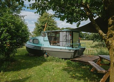 Dormir dans un bateau sur la terre ferme
