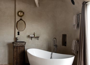 Beautifully renovated farmhouse with many luxuries - 19