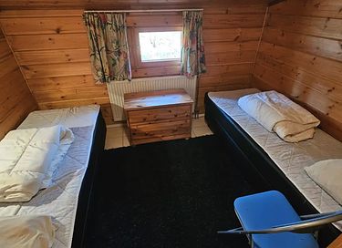 Cabane en rondins robuste (8 personnes) dans la forêt - 12