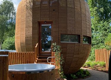 Chalet design avec bain à remous, sauna et terrasse sur le toit - 2