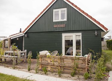 Cozy family cottage near beach and sea
