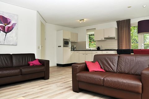 Maison spacieuse avec cheminée confortable - 2