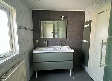 Gîte spacieux au bord d'un lac de loisirs - 14