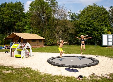Luxe glamping met stortdouche bij een meer - 2