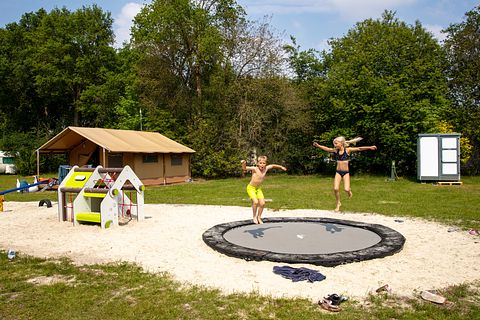 Luxe glamping met stortdouche bij een meer - 2
