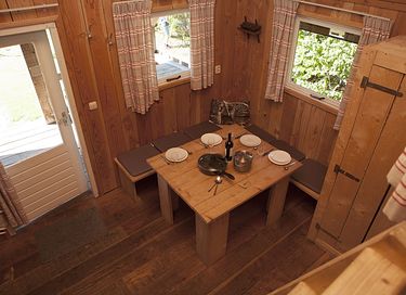 6-person cabin with old-fashioned beds - 7