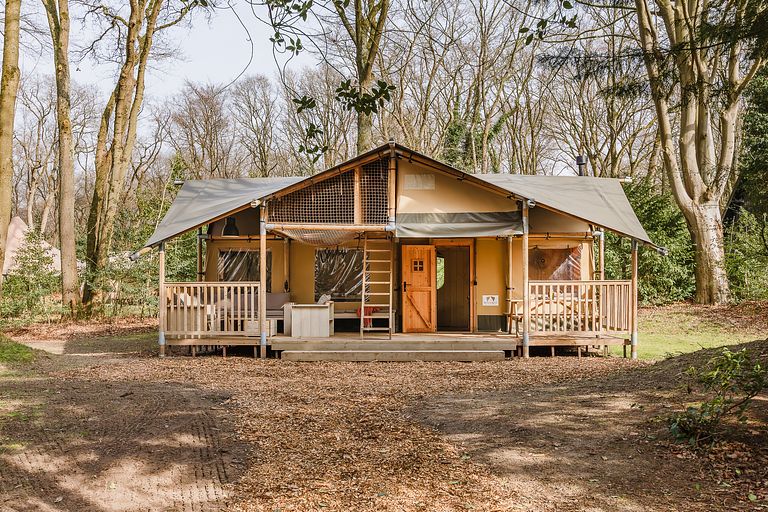 Tente de glamping spacieuse avec poêle confortable - 1
