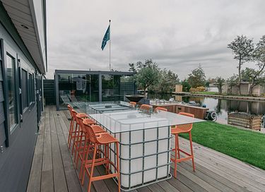 Tiny House by the water with private jacuzzi - 10
