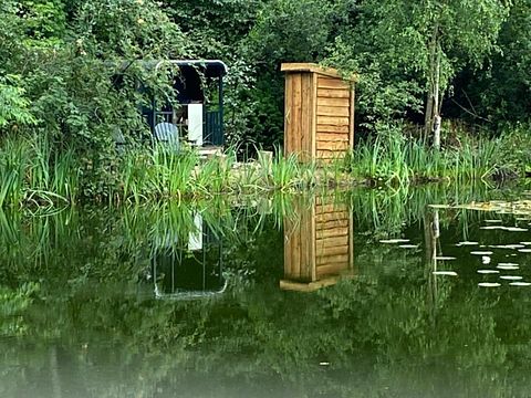 Knus verblijf direct aan het water in een bos - 4