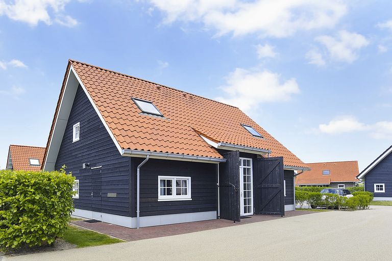 Detached group home close to the beach - 1