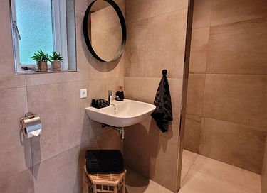 Luxuriöses Waldhaus mit Wellness - 9