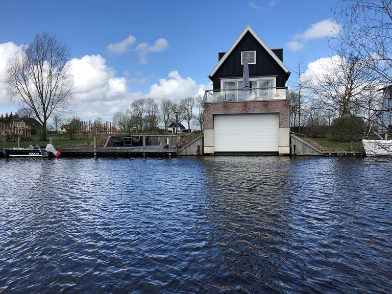 Unique holiday home by the water (4p) - 1