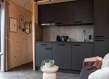 Romantic tiny house with hot tub in Limburg - 8