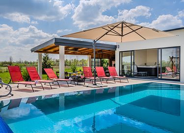 Waterfront villa with pool, sauna and jacuzzi - 9