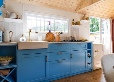 tiny house dans le style d'une roulotte - 11