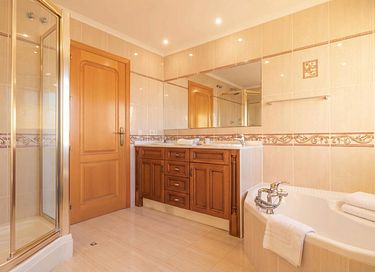 Villa met zwembad en prachtig uitzicht - 24
