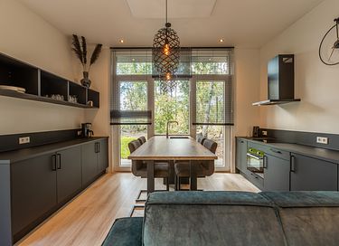 Wellness-Hütte mit Sauna und Whirlpool im Wald - 12