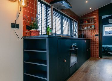 Tiny House by the water with private jacuzzi - 16