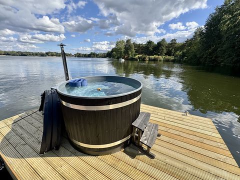 Bateau-maison avec toit terrasse et hottub - 3