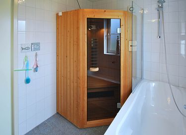 Pet-friendly villa on waterfront - 4