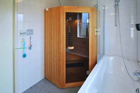 Pet-friendly villa on waterfront - 4