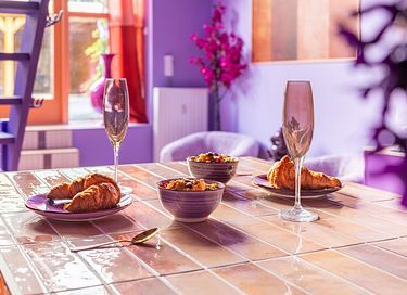 Stilvoll übernachten in einer violetten Oase - 25
