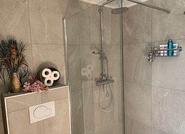 Romantic stay with hot tub and sauna - 11