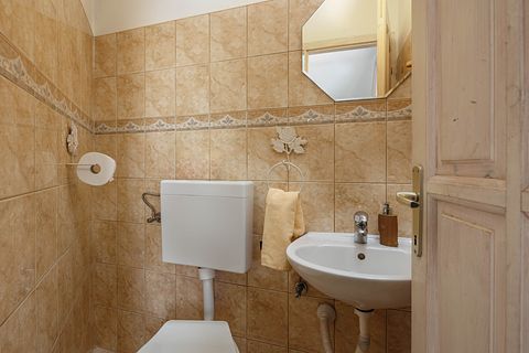 Large villa with private pool and spacious garden - 5