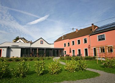 Amplia casa para grupos con zona de bienestar en el Eifel - 38