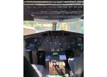 Schlafen in einem Flugzeug mit Kontrollturm - 8