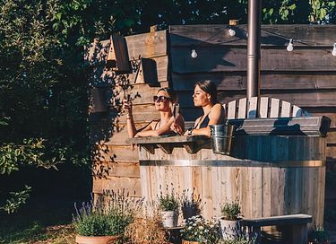 Prive glamping dome met hottub in natuur - 16