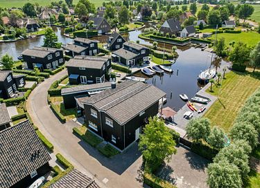 Familievilla met wellness aan het Sneekermeer