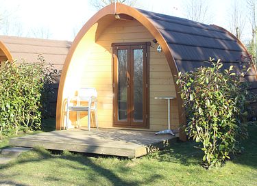 Spacious cabin at a pleasant campsite - 5