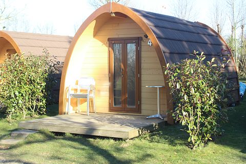 Spacious cabin at a pleasant campsite - 5