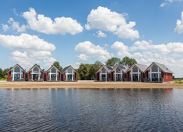 4-person beach house on a Frisian lake - 2