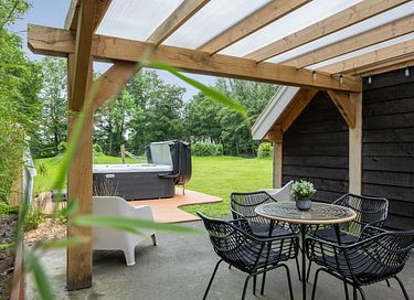 Luxe kapschuur in Friese natuur met jacuzzi - 3