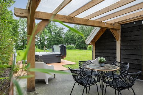 Luxe kapschuur in Friese natuur met jacuzzi - 3