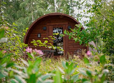 Knus houten slaapvat in de natuur - 1