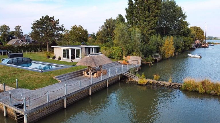 Ferienwohnung (4p) mit Pool am Wasser - 1