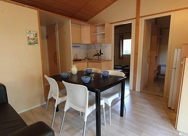 Chalet coloré dans une zone boisée - 2